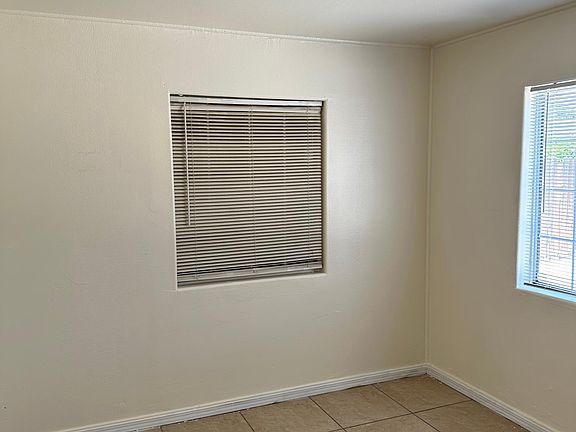 3rd image of 833 Chapman St