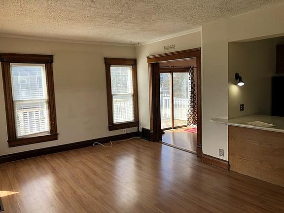 3rd image of 147 Evans Ave