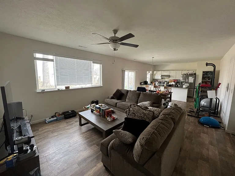 3430 Marlton Ct — Photo 3
