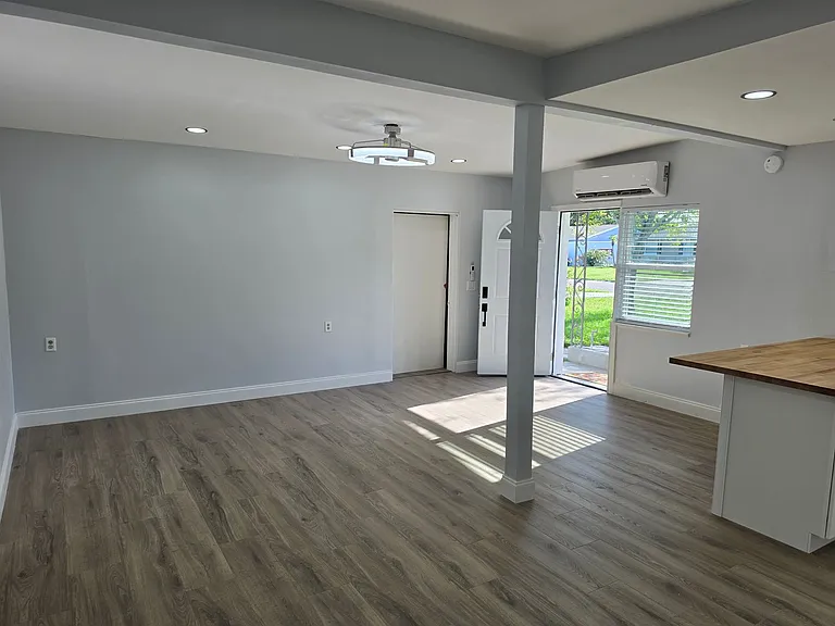 1004 Catherine St — Photo 33