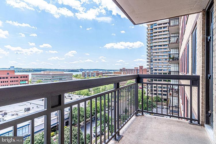 1st image of 801 N Pitt St APT 904
