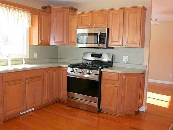 3rd image of 212 Damascus Dr