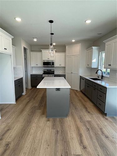 1st image of 4720 NE 84th Ter