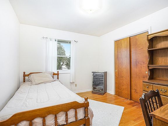 3rd image of 1681 Lockhart Dr NW