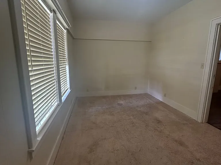 559 Gladstone Blvd — Photo 11