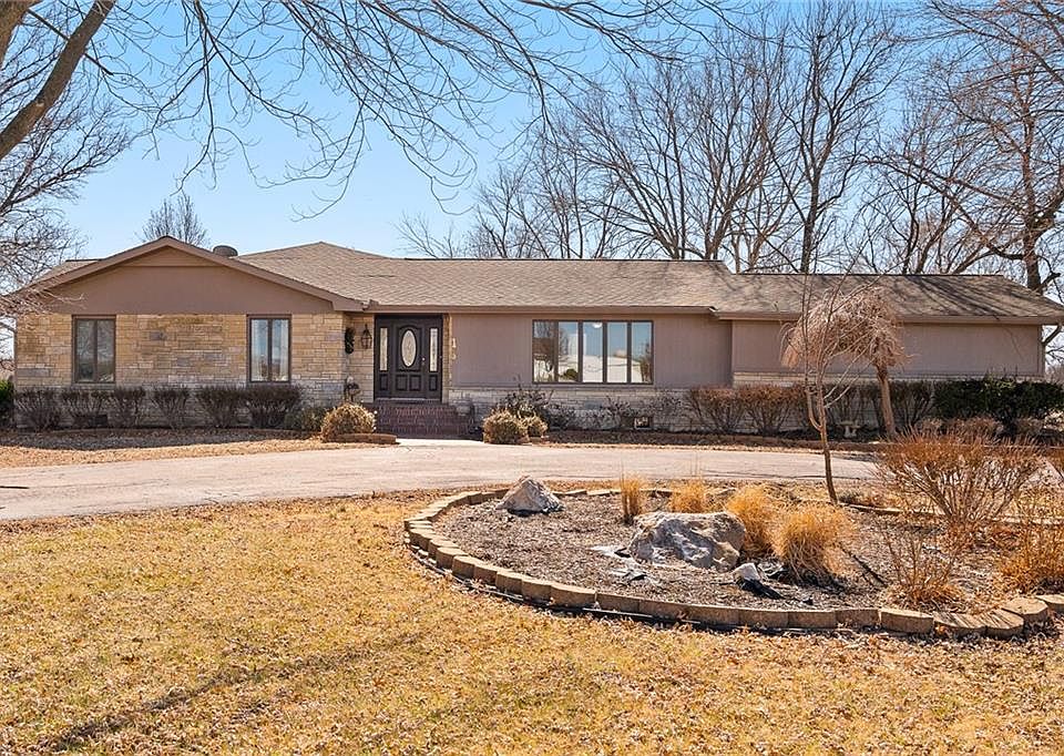 1453 Missouri Rd, Iola, KS 66749 | Zillow