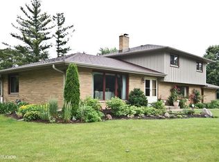 3640 Crestview Cir, Brookfield, WI 53005