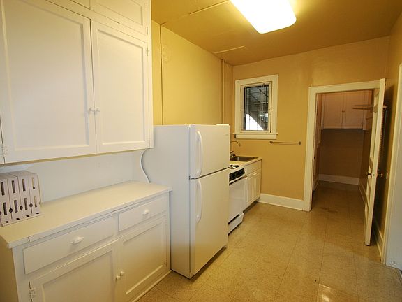 5th image of 1125 N Marion St #11