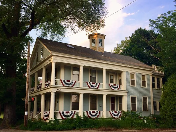 4 Wentworth St, Kittery, ME 03904