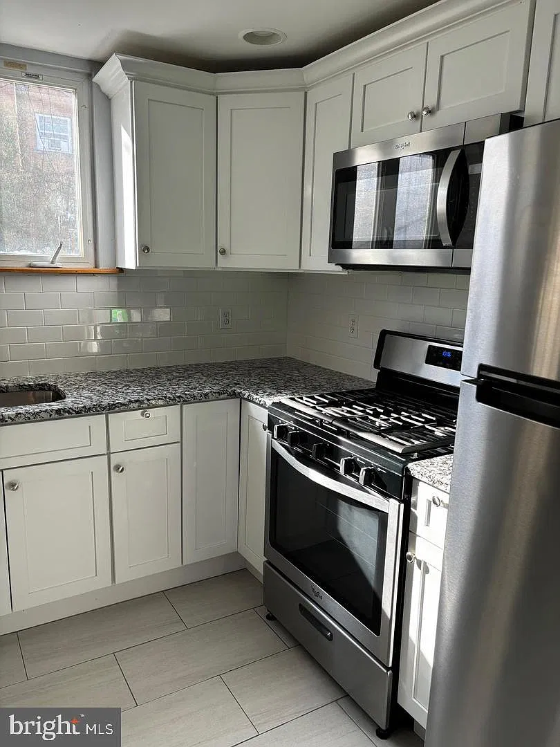 2 bed, 1.0 bath, 1120 sqft, $1,900 — Photo 4