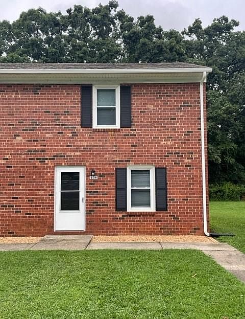 1st image of 138 Oakwood Dr