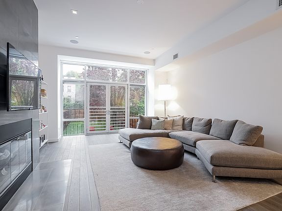 5th image of 361 Henry St #0