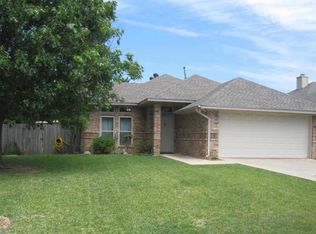 2107 Oak Tree St, Denton, TX 76209