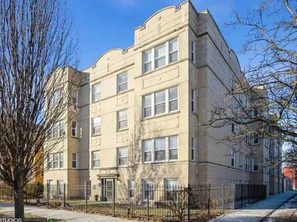 5052 N Troy St APT 2, Chicago, IL 60625