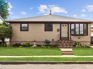 28 S Whittier St, Carteret, NJ