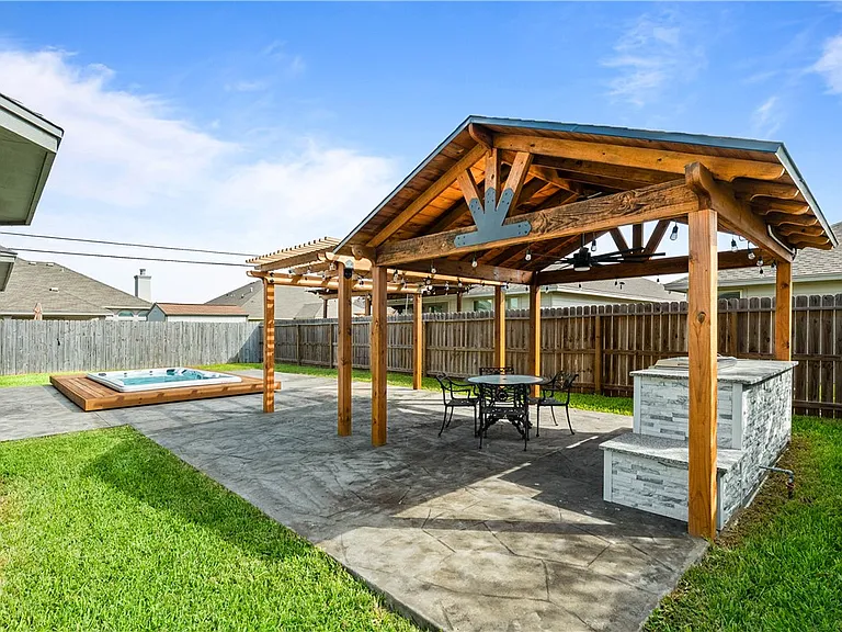 7602 Stampede Dr — Photo 16