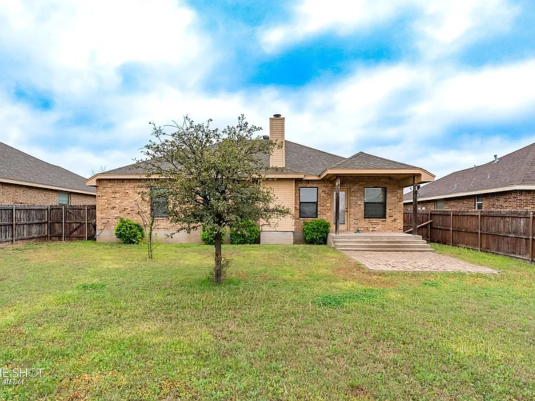 350 Miss Ellie Ln — Photo 38