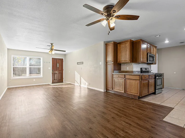 1001 Altamont Dr — Photo 8