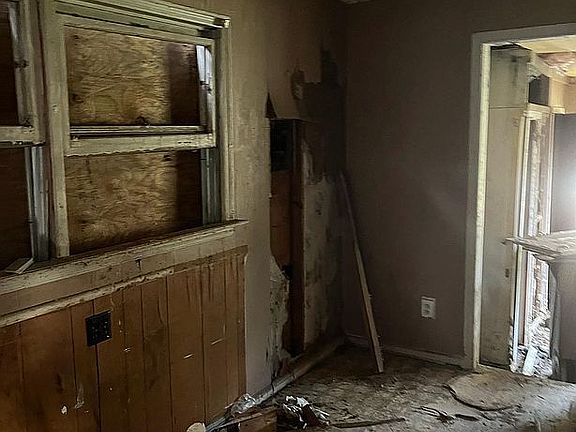 2nd image of 924 Ponce De Leon Cir S