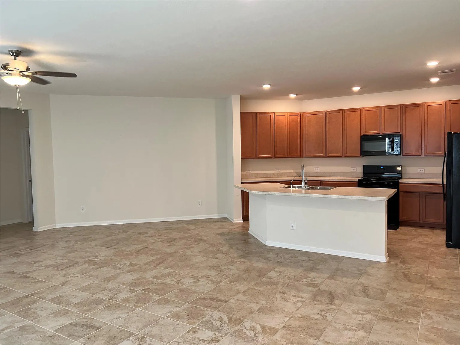 3 bed, 2.0 bath, 1654 sqft, $2,000 — Photo 4