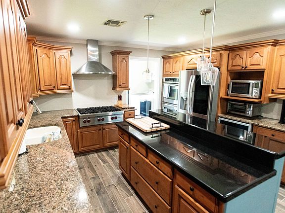 4th image of 801 Hyland Dr