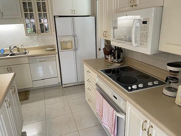 4th image of 10924 NW 41st Drive