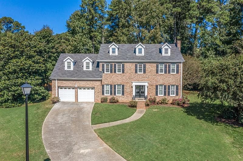 1st image of 828 Foxfire Ct