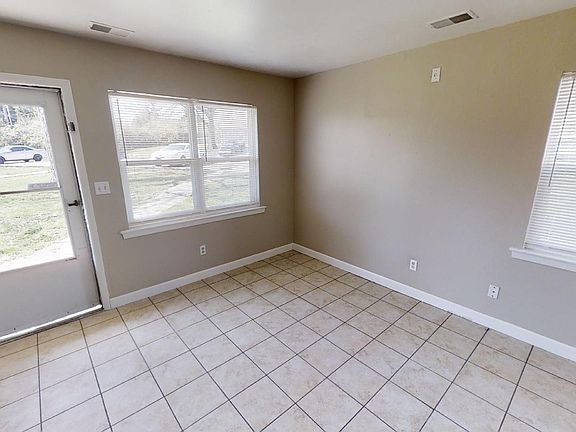 2nd image of 509 NW Westvale Cir APT A