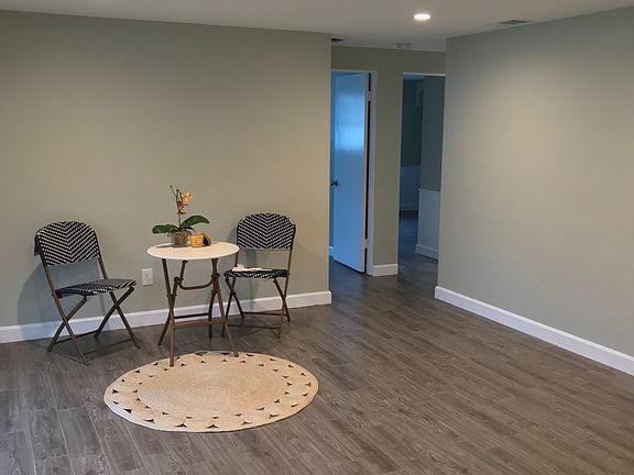 Livingroom w/natural light