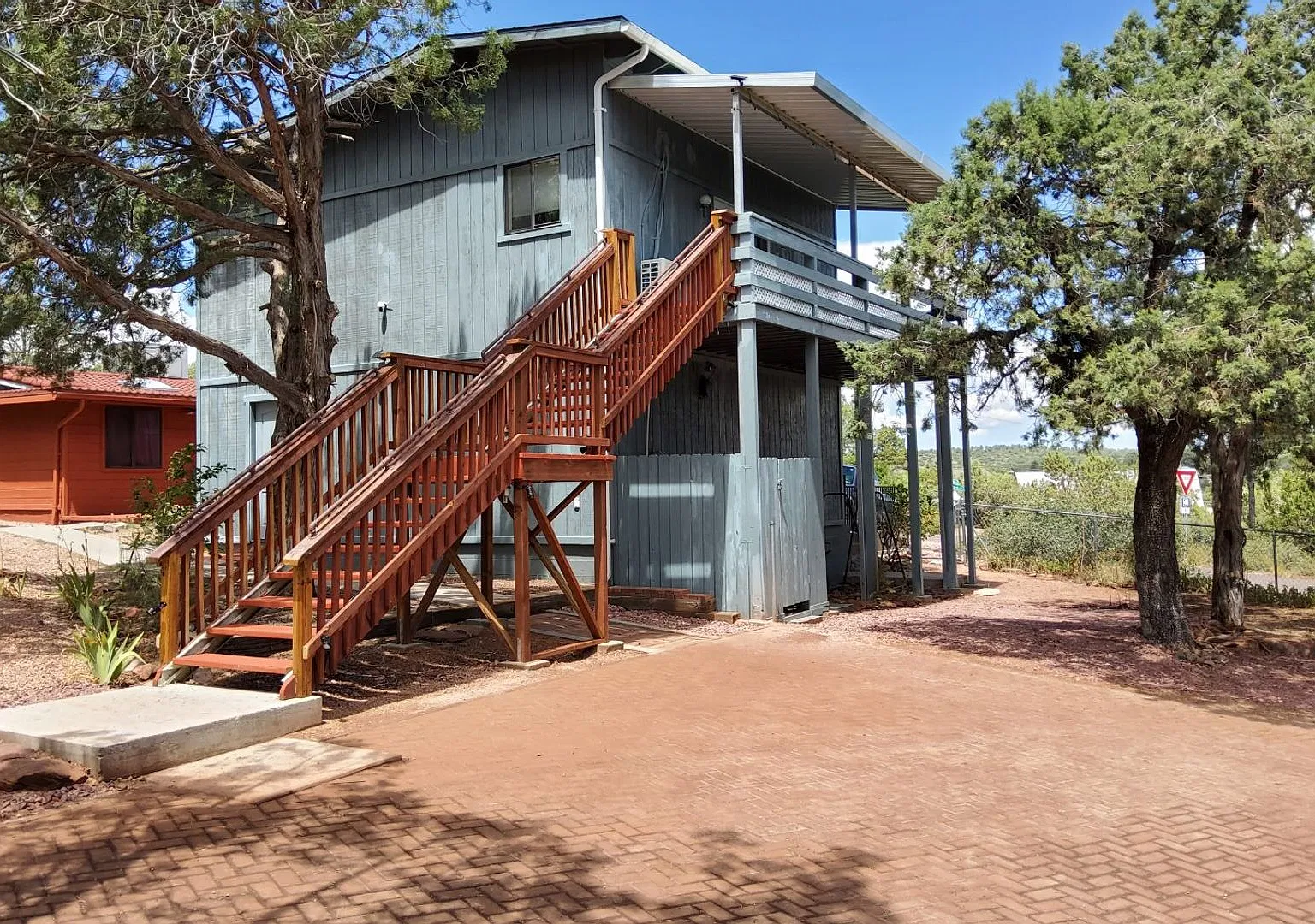 Spacious Unfurnished Studio with Mogollon Rim Views — Photo 1