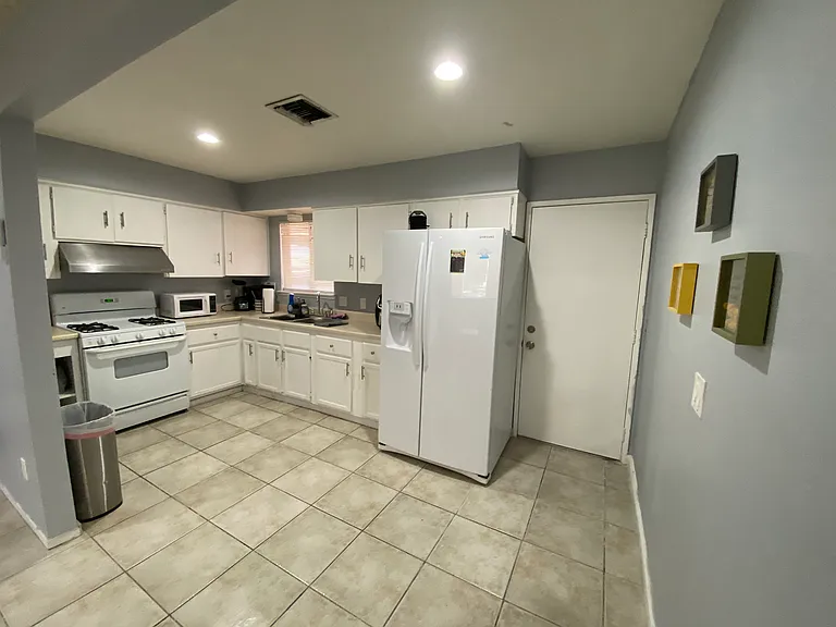 235 W Robertson Rd — Photo 12