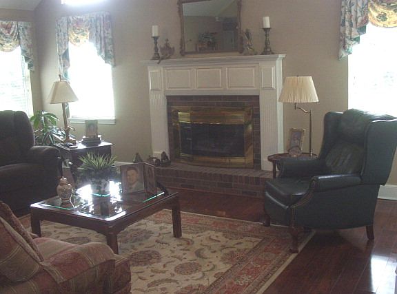3rd image of 204 Baymeadows Dr