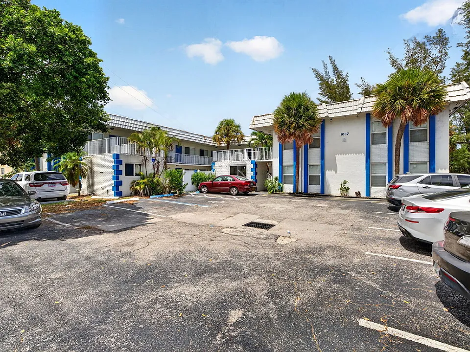 1007 W Prospect Rd #205