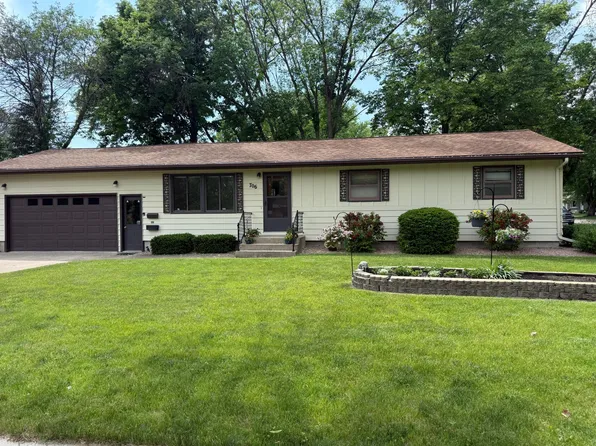 706 S 1st St, Marshall, MN 56258
