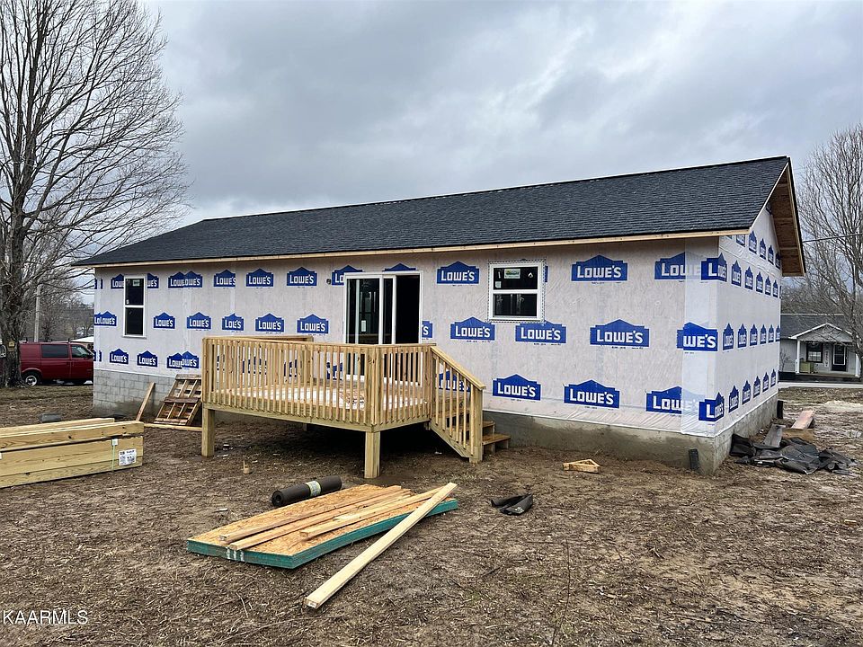 2nd image of 170 Thompson Ln