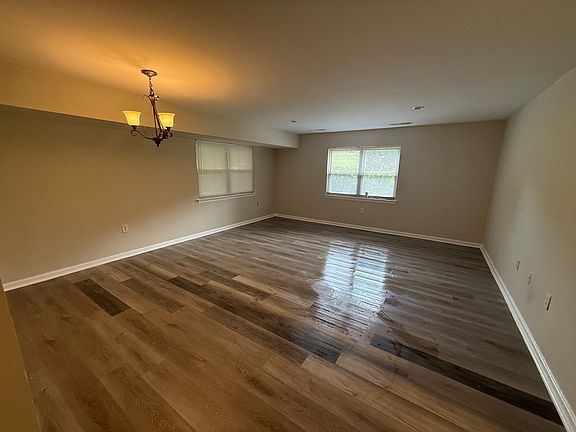 3rd image of 5913 Quantrell Ave