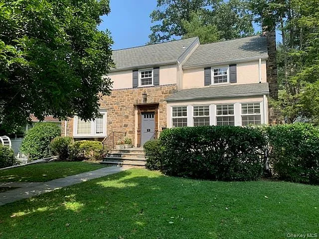 81 Woodlawn Ave
