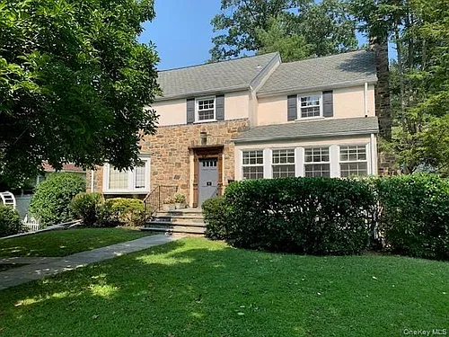 81 Woodlawn Ave Photo 1