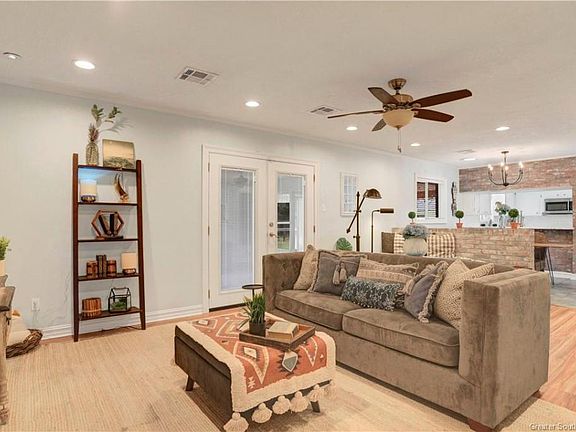 4th image of 2020 Pin Oak Ln