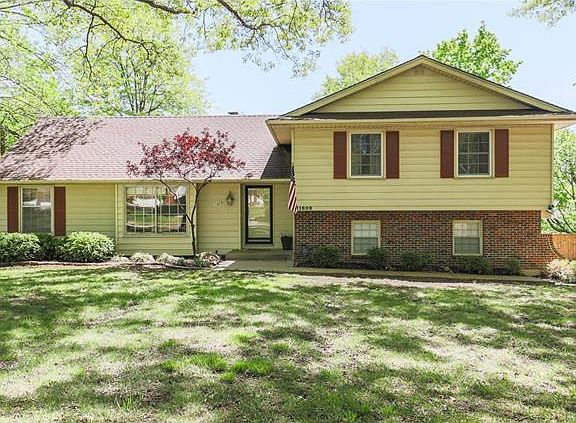 3rd image of 11609 Minor Dr