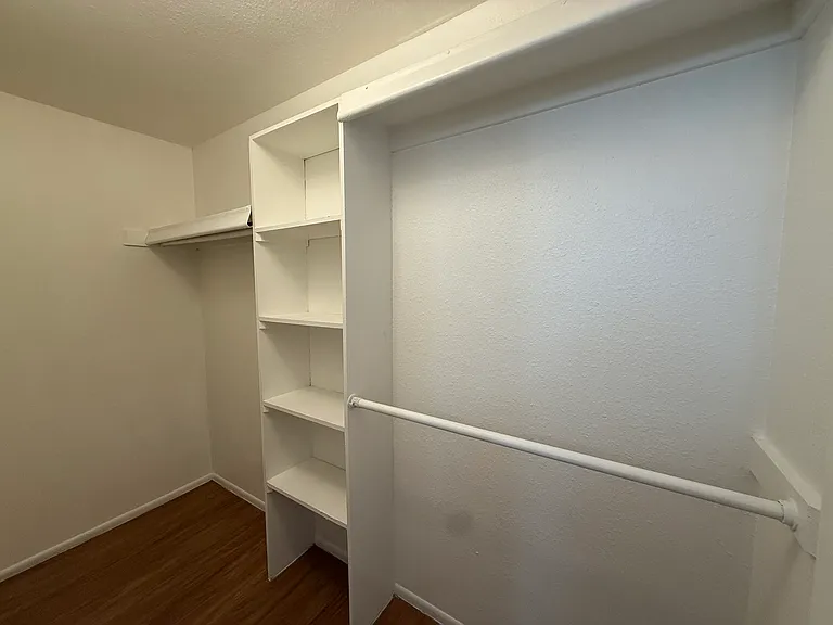 1603 W Denton Ln — Photo 6