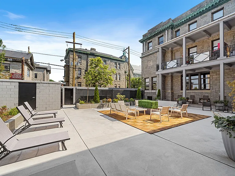 Dickinson Lofts — Photo 44