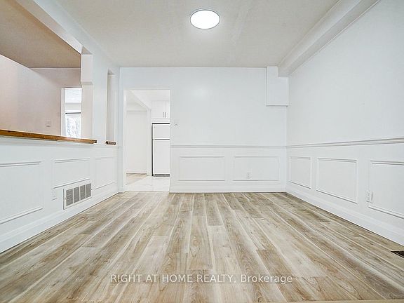 2nd image of 35 Snowshoe Cres