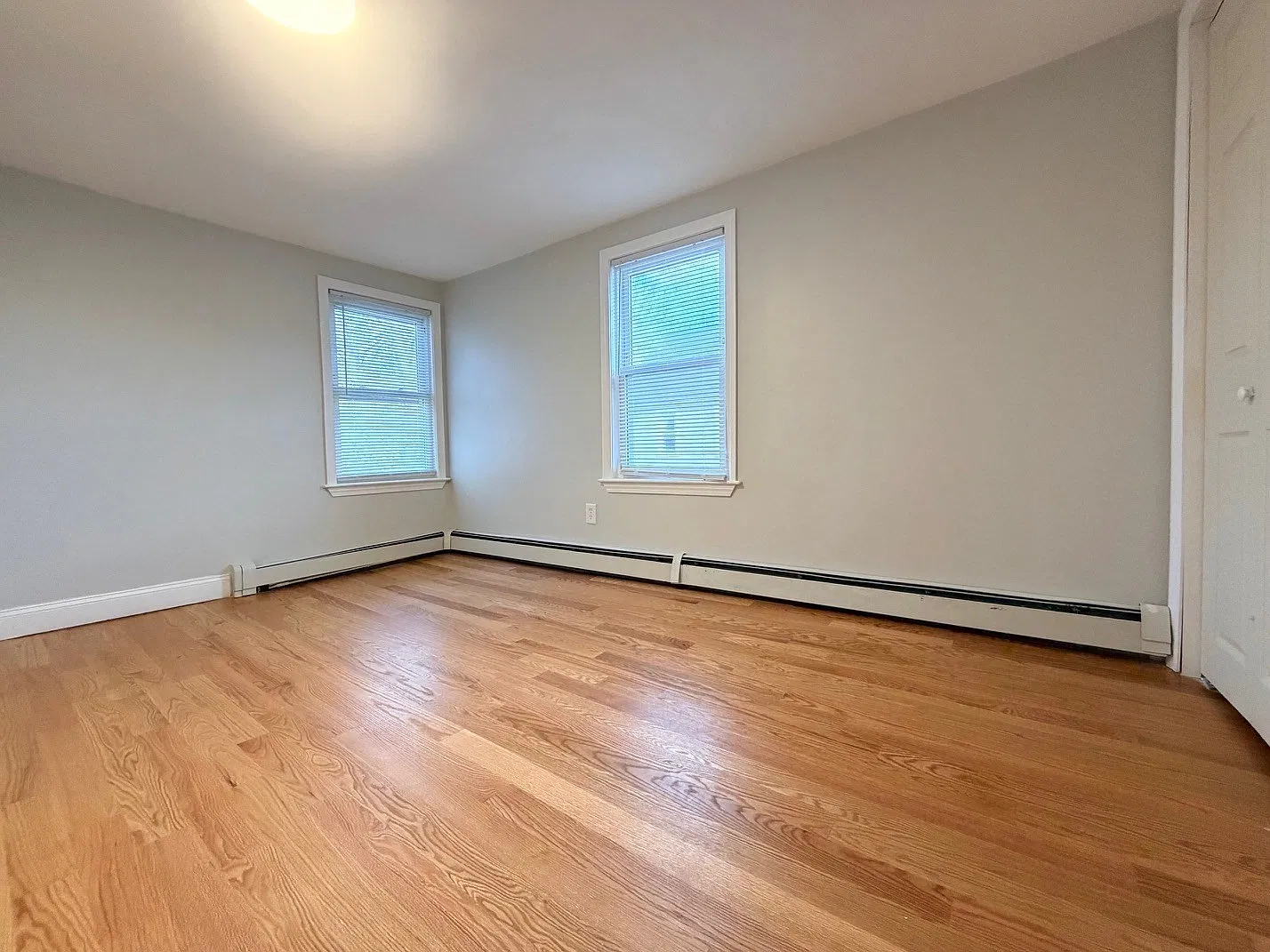 4 bed, 3.0 bath, 2000 sqft, $4,000 — Photo 4