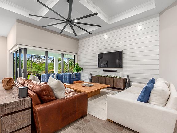 5th image of 693 SW Pristine Dr
