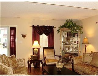 2nd image of 807 Palace Ct