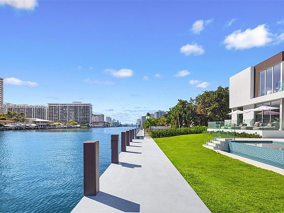 4th image of 503 Palm Dr
