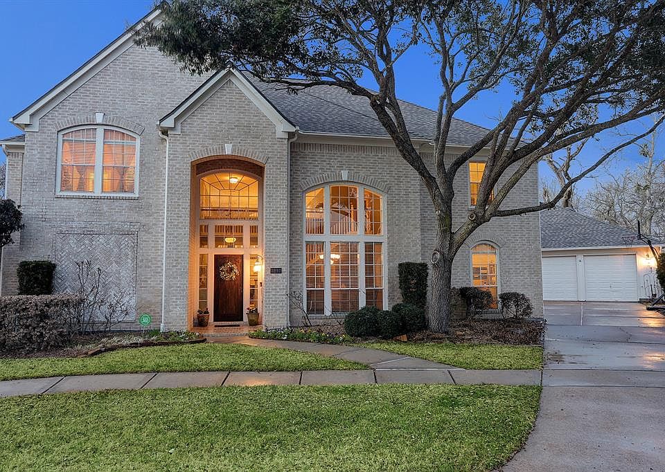 Stunning Perry home on a quiet cul-de-sac street with an inground pool & spa, covered patio & outdoor kitchen, an oversized 3-car garage, and a nature reserve behind the property. This home is filled from top to bottom with luxurious high-end finishe