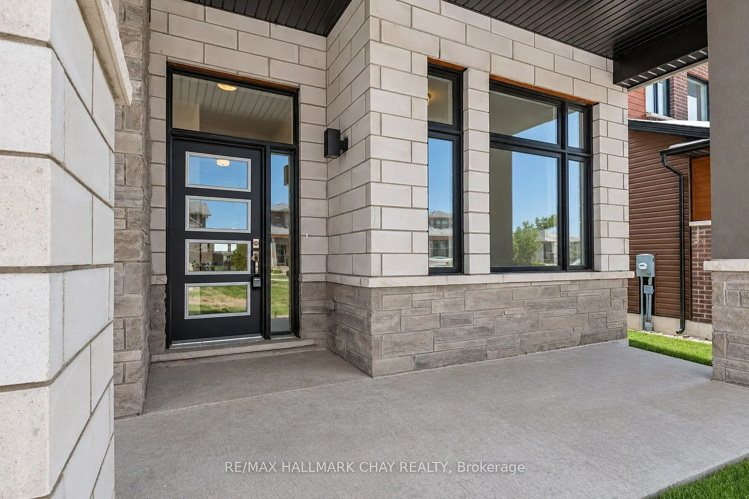4 bed, $2,950 — Photo 2