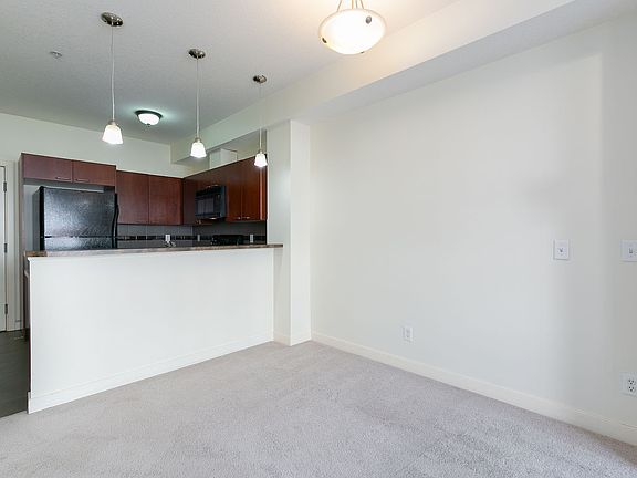 5th image of 2420 34th Ave SW #202